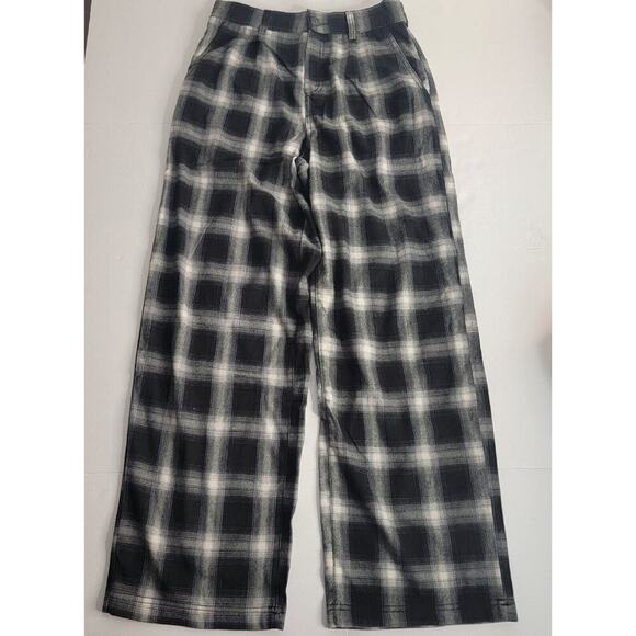Kendall & Kylie Black and White Plaid Wide Leg Pants - Picture 2 of 9